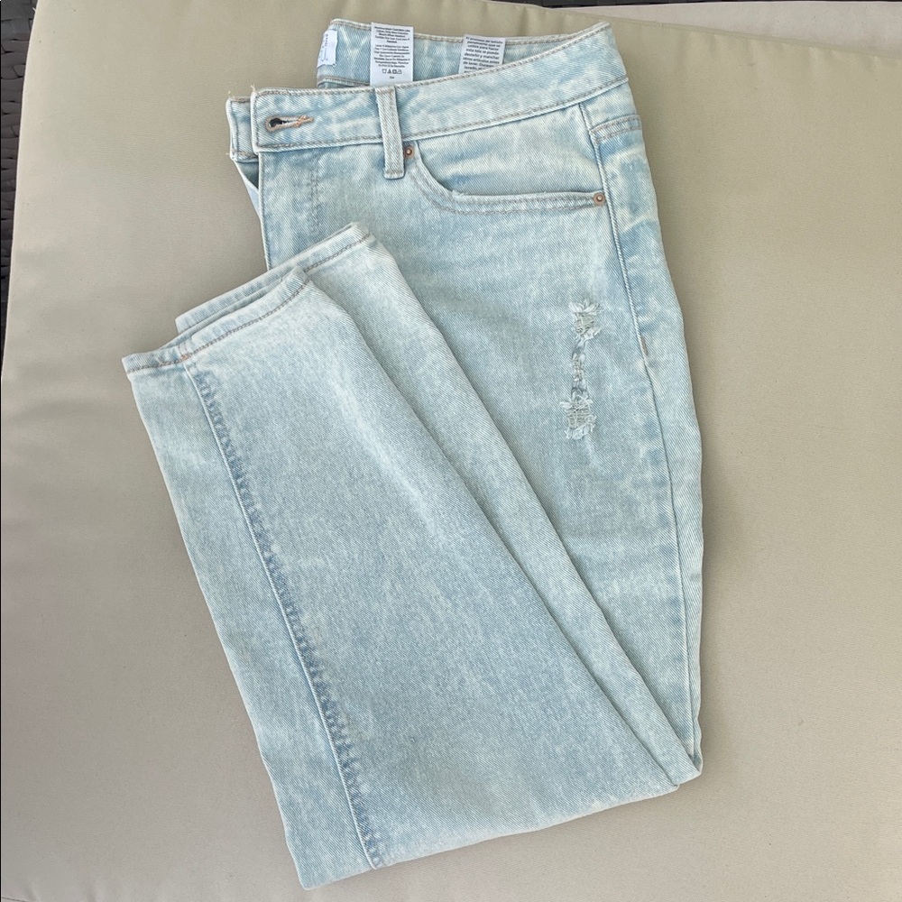 Time and Tru Faded Blue Straight Leg Jeans - Picture 3 of 4